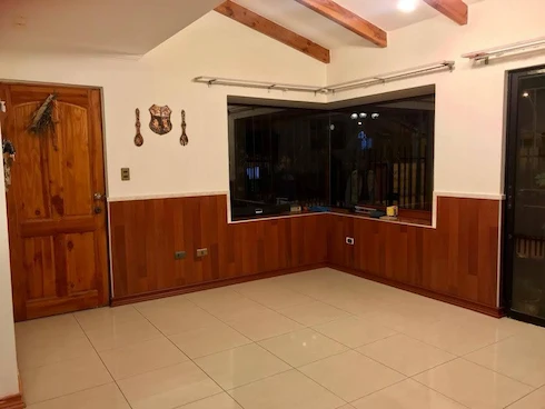 Cliente satisfecho con proyecto de construcción